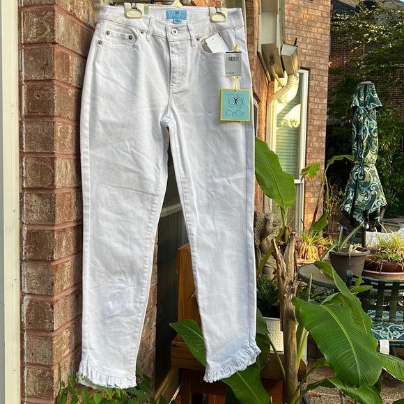 NWT CeCe Classic Skinny Cropped White Ruffle Hem Jeans Size 0 - Picture 1 of 9